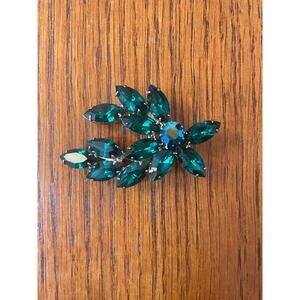 Juliana Vintage Emerald Green Rhinestone Flower Brooch D&E Jewelry excellent